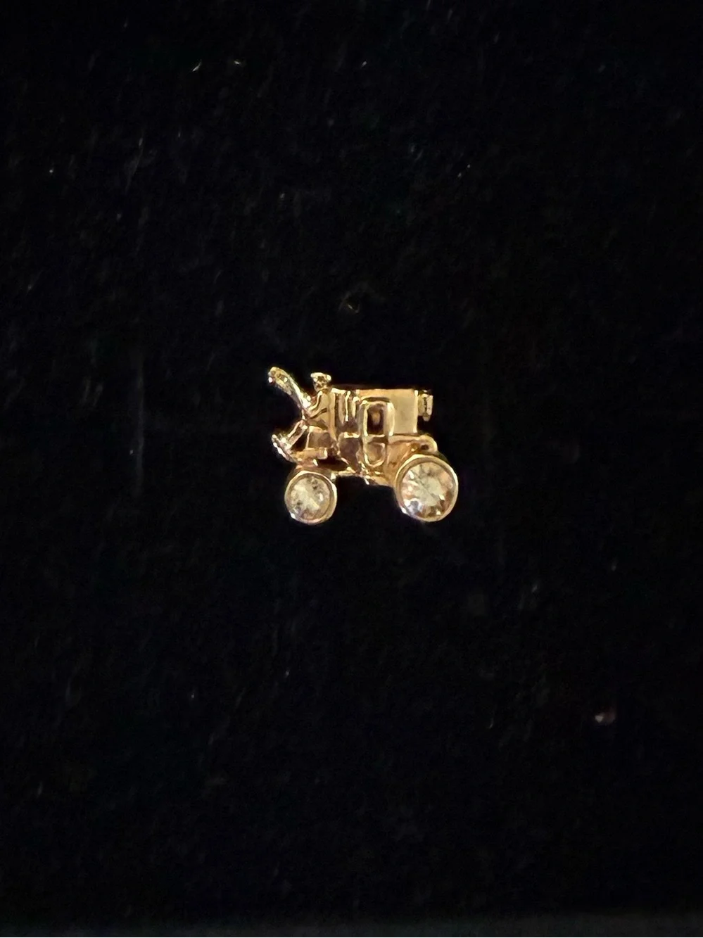 NWOT Coach Horse and Carriage Earring(single) - Picture 3 of 6